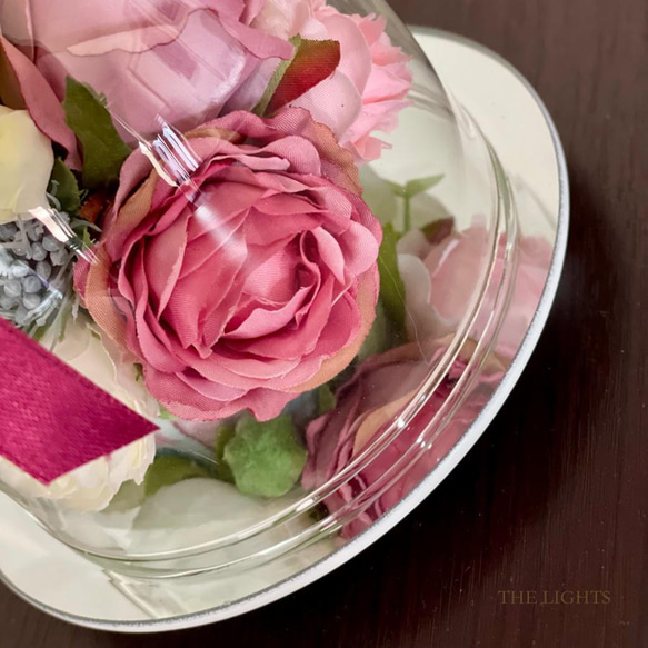 [完売しました]リビングに飾れるガラスドームフラワー ペットのお供え花 仏花 ピンクのバラで華やかなメモリアルフラワー 10枚目の画像