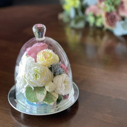 [完売しました]リビングに飾れるガラスドームフラワー ペットのお供え花 仏花 ピンクのバラで華やかなメモリアルフラワー 9枚目の画像