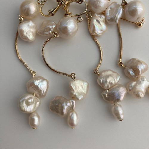 No.137 / ロングボールパールピアス・イヤリング【white】天然
