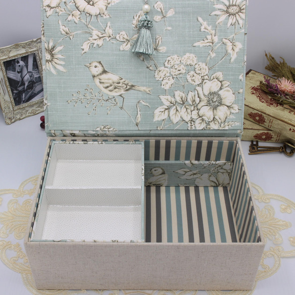 【受注制作】フランス製 トワルドジュイ　２段ツールボックス / 裁縫箱 （花と小鳥のリフレイン / ブルー） 5枚目の画像