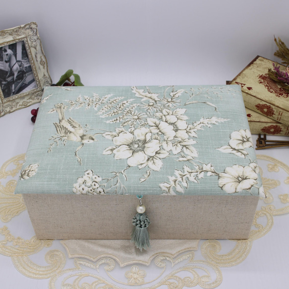 【受注制作】フランス製 トワルドジュイ　２段ツールボックス / 裁縫箱 （花と小鳥のリフレイン / ブルー） 3枚目の画像