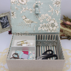 【受注制作】フランス製 トワルドジュイ　２段ツールボックス / 裁縫箱 （花と小鳥のリフレイン / ブルー） 8枚目の画像