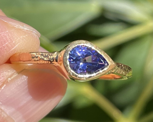 タンザナイトのしずく ペアシェイプカット 0.736ct シルバー