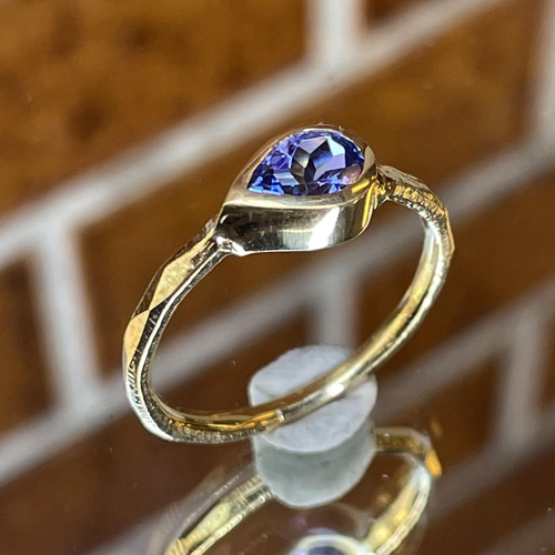 タンザナイトのしずく ペアシェイプカット 0.736ct シルバー