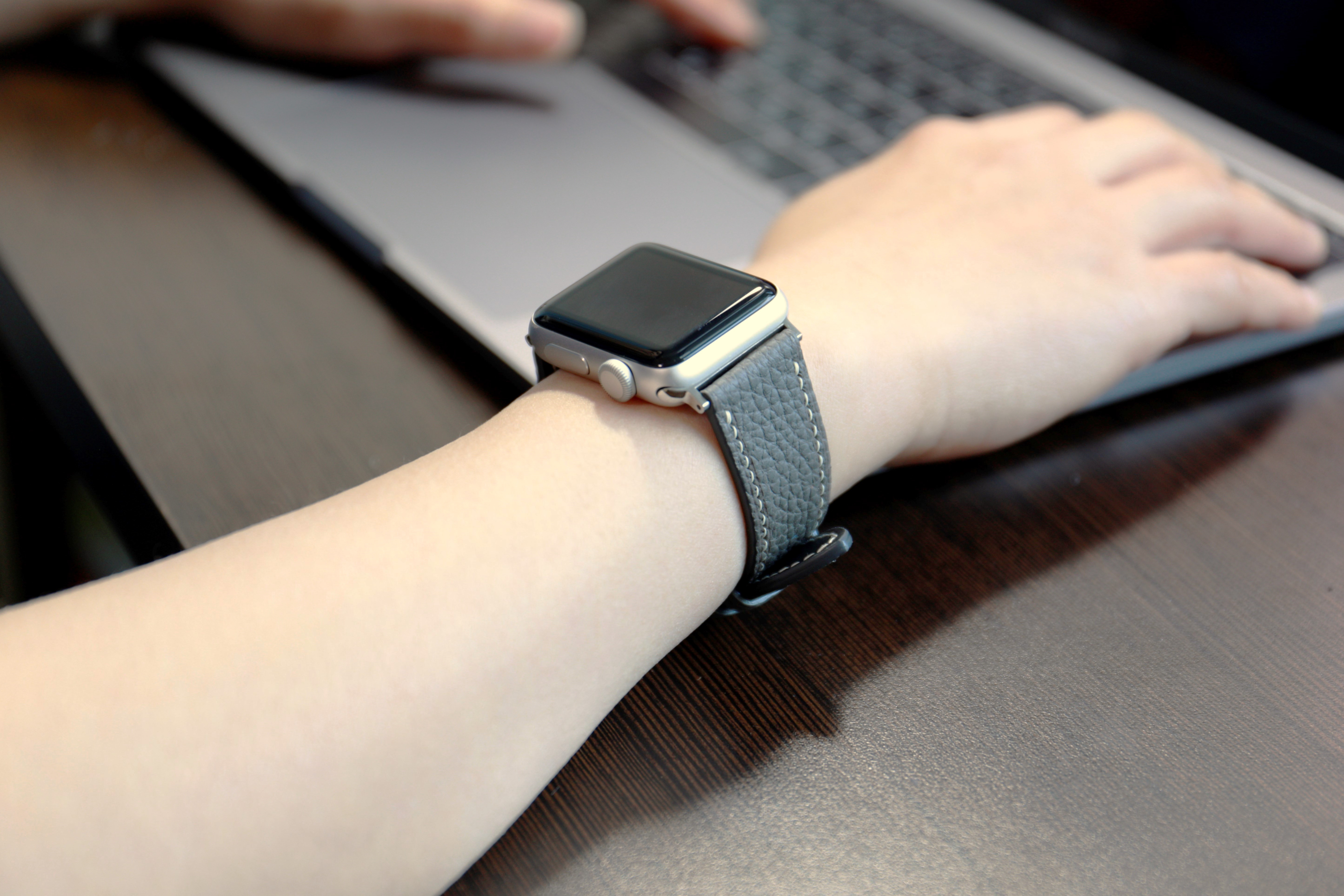 【新作】高級革使用Apple Watch トゴ　レザーベルト　レザーバンド　時計バンド D92 高級金具付け