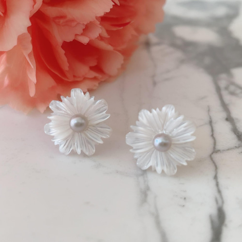 ホワイトシェル（白蝶貝）×パール 花モチーフピアス SV925 ピアス
