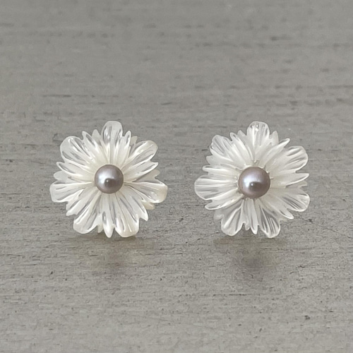 ホワイトシェル（白蝶貝）×パール 花モチーフピアス SV925 ピアス
