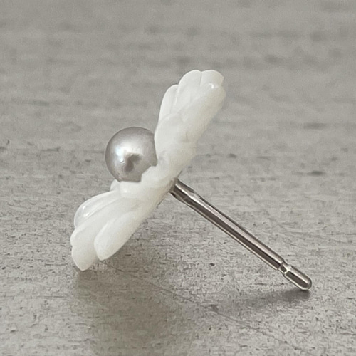 silver925/ホワイトシェル/白蝶貝ピアス/蝶/淡水パール ホワイトシェル（白蝶貝）×パール 花モチーフピアス SV925 ピアス