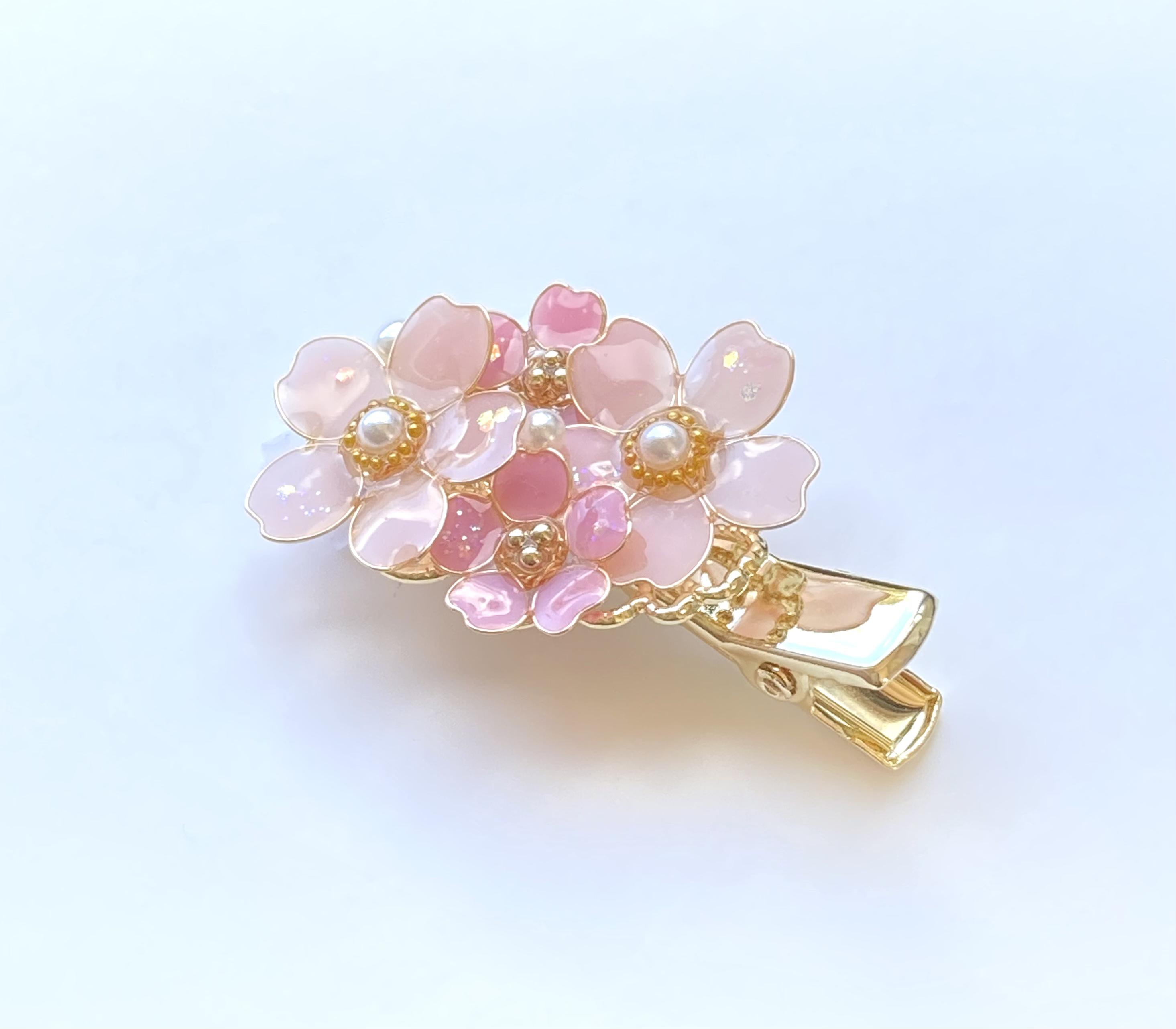 ヘアクリップ レジン 細長オーバル 桜とお花 ピンクとミントグリーン ヘアクリップ レジン 細長オーバル 桜とお花 ピンクとミントグリーン