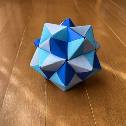 折り紙で作ったくす玉型オブジェ　青 1枚目の画像