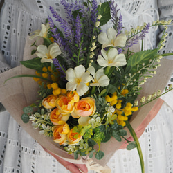 ミモザとラベンダーのスワッグ　ビタミンカラー　造花のスワッグ　ガーデンブーケ　送別　誕生日　花束　 7枚目の画像