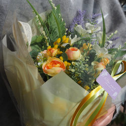ミモザとラベンダーのスワッグ　ビタミンカラー　造花のスワッグ　ガーデンブーケ　送別　誕生日　花束　 9枚目の画像