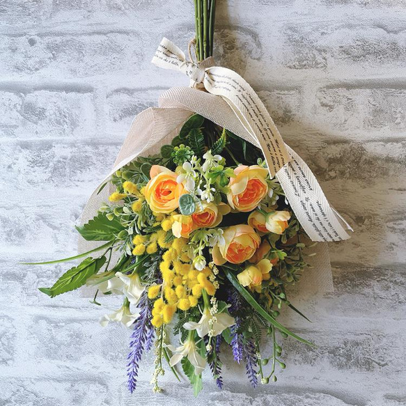 ミモザとラベンダーのスワッグ　ビタミンカラー　造花のスワッグ　ガーデンブーケ　送別　誕生日　花束　 6枚目の画像