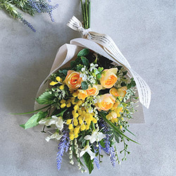 ミモザとラベンダーのスワッグ　ビタミンカラー　造花のスワッグ　ガーデンブーケ　送別　誕生日　花束　 2枚目の画像