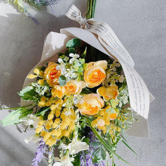 ミモザとラベンダーのスワッグ　ビタミンカラー　造花のスワッグ　ガーデンブーケ　送別　誕生日　花束　 3枚目の画像