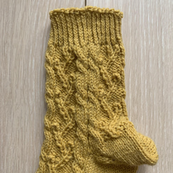 毛糸の手編み靴下(サフラン色)＊あったか模様編み＊ルームソックス 4枚目の画像