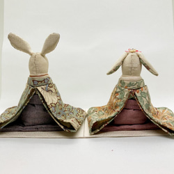 premium 大きなサイズ　ウィリアムモリス柄のお着物のうさぎ雛 (ひな人形、雛人形、お雛様) 3枚目の画像