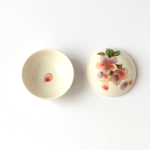 小さな可愛いボンボニエール。二色桜 ボンボニエール 磁器 その他