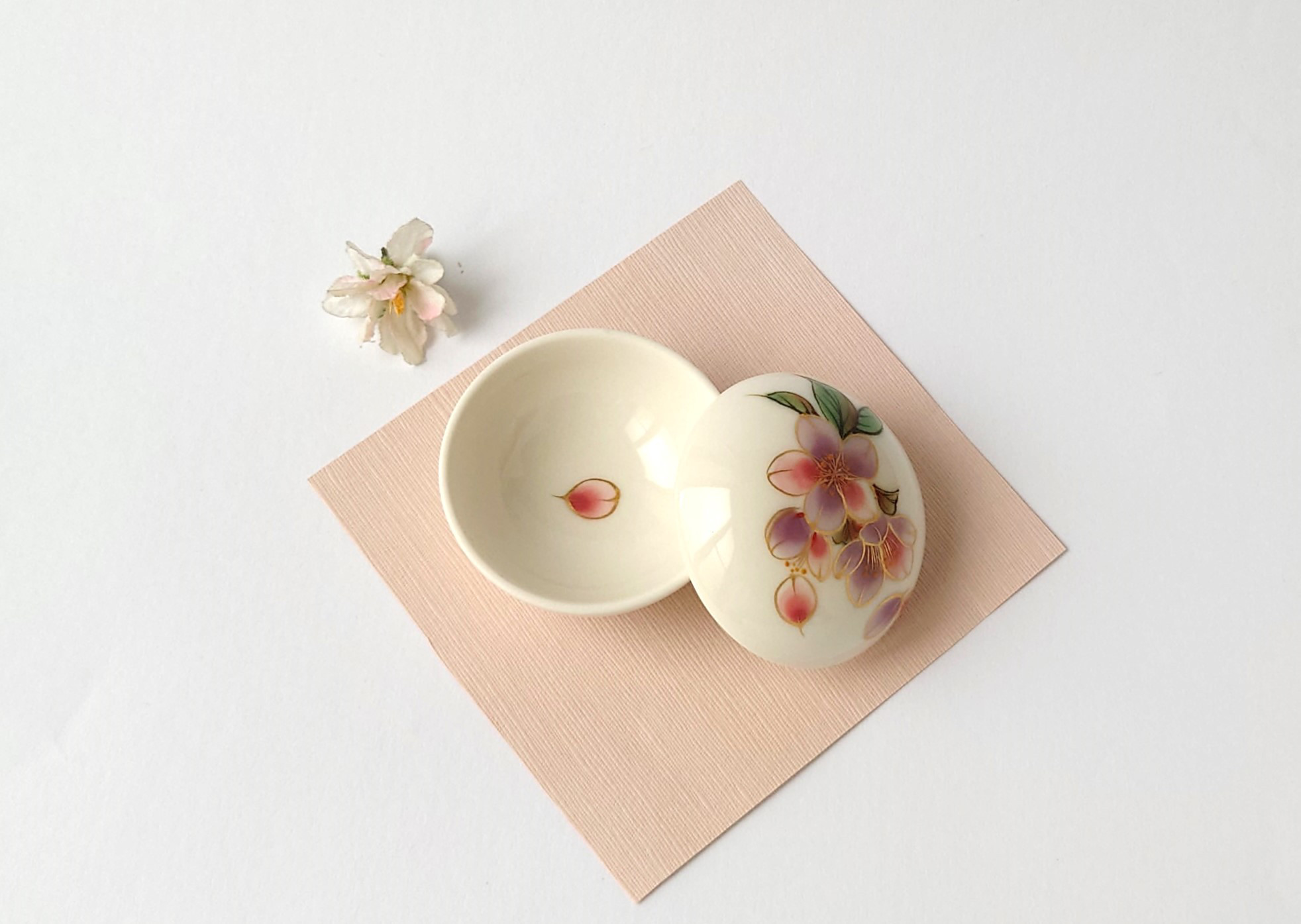 アンティーク・サンルイ希少型 蓋物 水仙の花 ボンボニエール 小物入れ ケース アンティーク・サンルイ希少型 蓋物 水仙の花 ボンボニエール 小物入れ