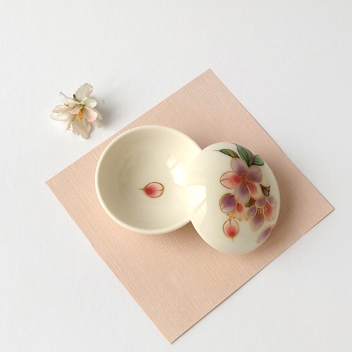 小さな可愛いボンボニエール。二色桜 ボンボニエール 磁器