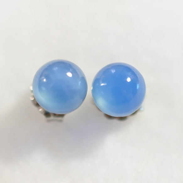 ブルーカルセドニーのスタッドピアス（6mm・チタンポスト） ピアス