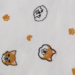 刺繍生地 犬の柄 綿麻生地 2枚目の画像