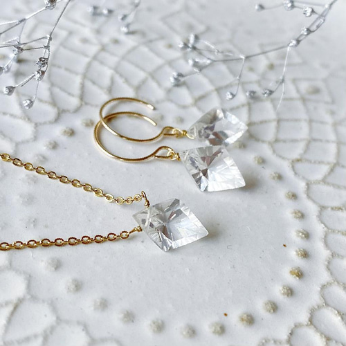 白水晶のダイヤコンケーブカットピアス/イヤリング -Lucrezia- ピアス