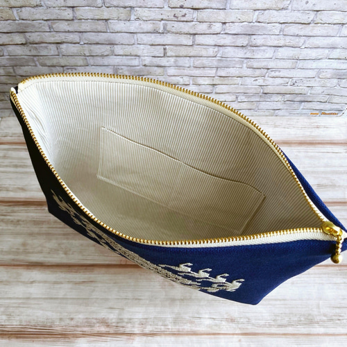 ハーダンガー刺繍の大きなポーチ（カードポケット付）ネイビー ポーチ