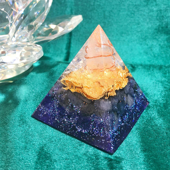 【超希少！】ピラミッド型Ⅱ オルゴナイト タンザナイト 金銀泊入り 3枚目の画像