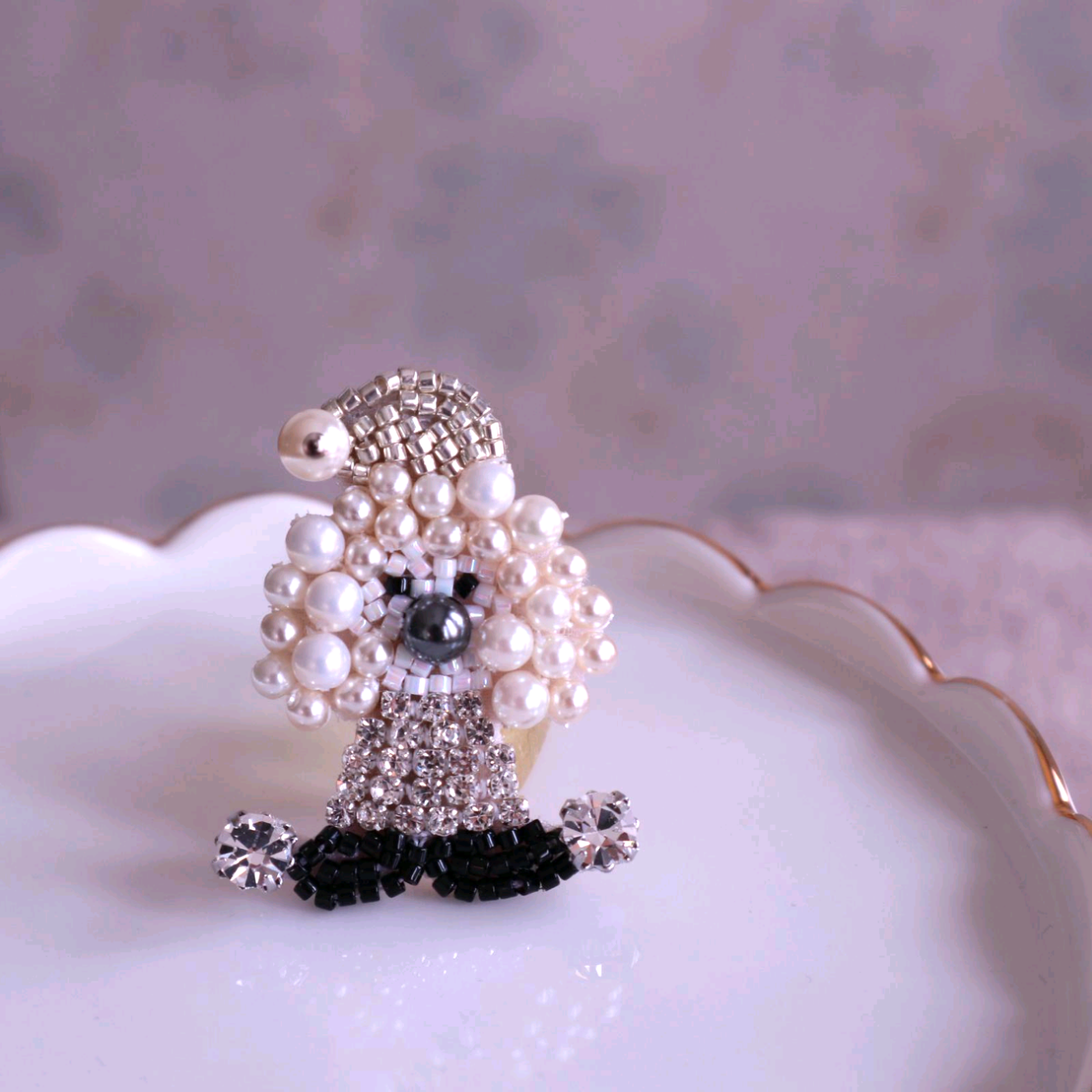 pierrot☆小さなピエロのビーズ刺繍ブローチ