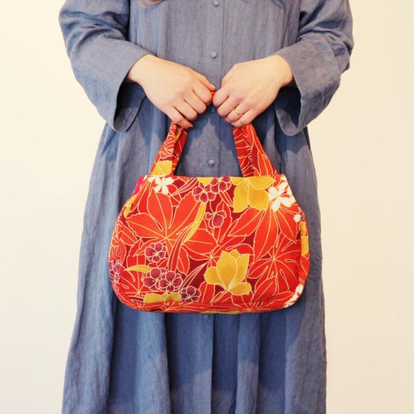【軽量】トートバッグ・大　赤・大花柄　1点もの　あおりトート　着物地リメイク