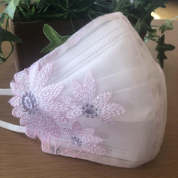 残りわずかです287 不織布マスクカバー　ピンク花刺繍チュールレース　肌面✨高級シルク 5枚目の画像