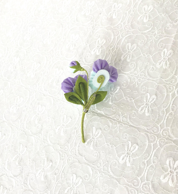 ビオラの小さな花束をブローチに～つまみ細工～ちりめん生地 4枚目の画像