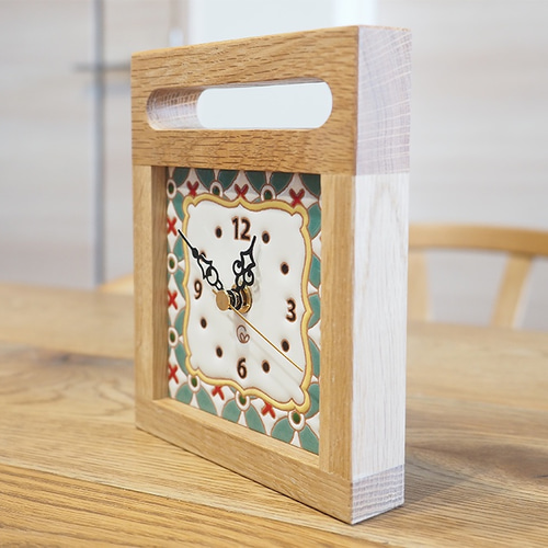 がちゃぴん様オーダー品】スペインタイルと無垢材の木枠の置き時計 