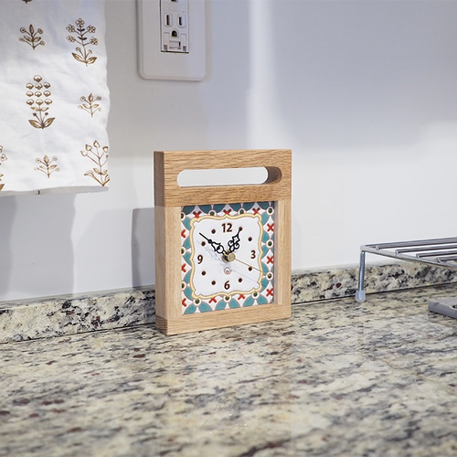 がちゃぴん様オーダー品】スペインタイルと無垢材の木枠の置き時計 