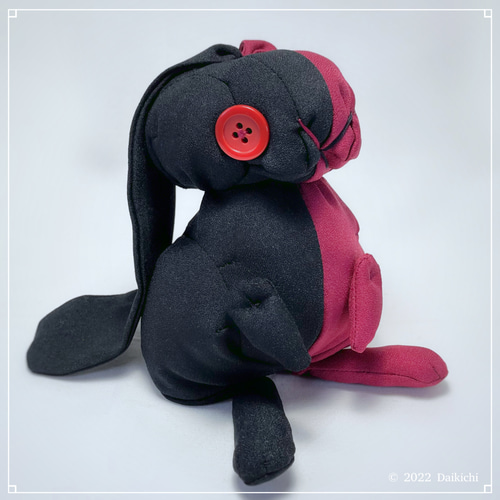 再入荷アイテム うさぎのぬいぐるみ【 2種セット】受注 【 】 黒 赤 】【 赤 黒 着せ替え服・アウトフィット