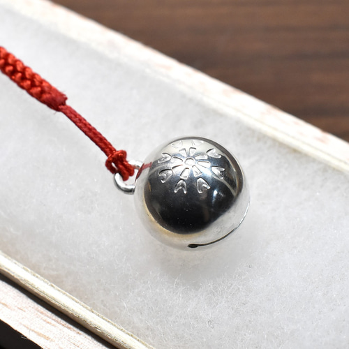 銀の鈴 根付 花の刻印模様 その他アクセサリー 工房アンク 通販