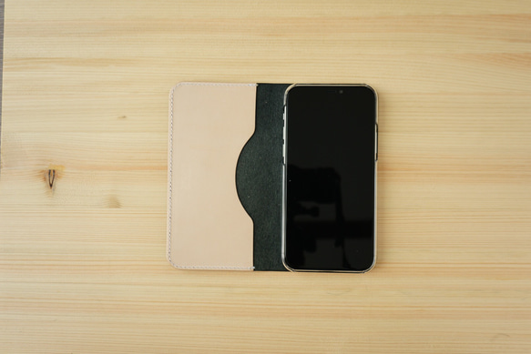 牛革 iPhone13 カバー  ヌメ革  レザーケース  手帳型  ブラックカラー 3枚目の画像