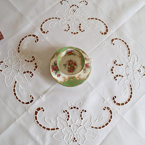 ン 大人気 新品 ノ ドイツの手仕事/白いお花のカットワーク刺繍 生地 未使用 アンティーク雑貨