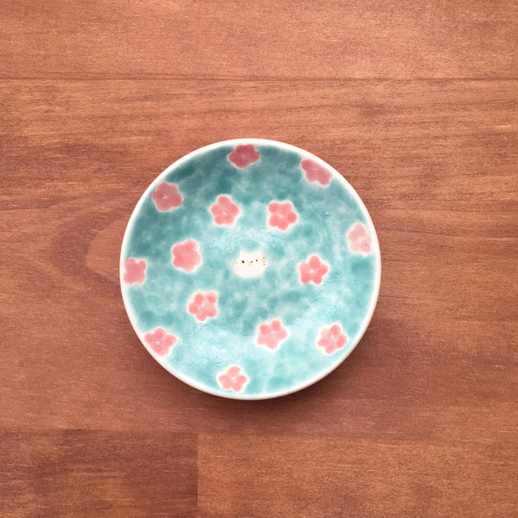 春ねこのうつわ 「桜ちびねこ」丸豆皿 4枚目の画像