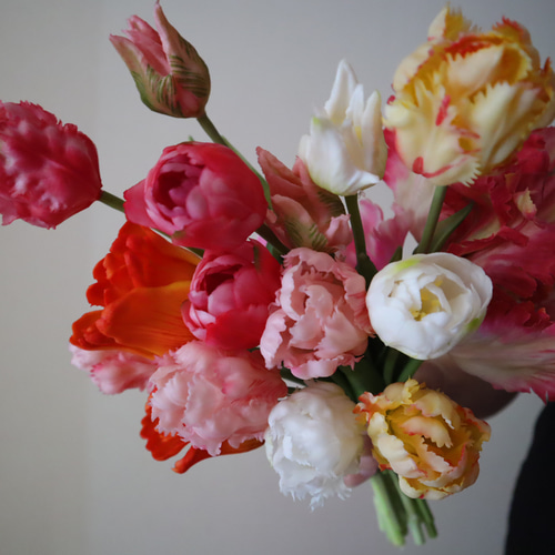 大人ニュアンスカラーの上品なチューリップブーケ♡ アーティ