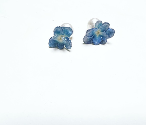 小さい紫陽花ピアス blue 5枚目の画像