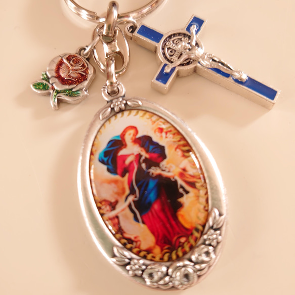 薔薇の花の聖母マリア様 聖ベネディクトの十字架 イエス・キリスト 御守りロザリオキーホルダーキーリング 2枚目の画像