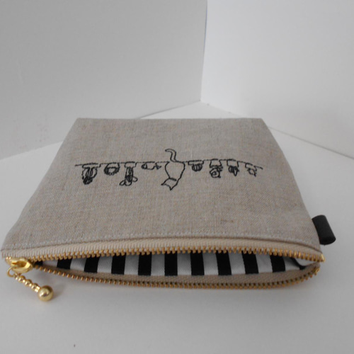 【リネン刺繍　ようこママページ】ボートポーチ リネン刺繍 ようこママ様専用ページ】ボートポーチ