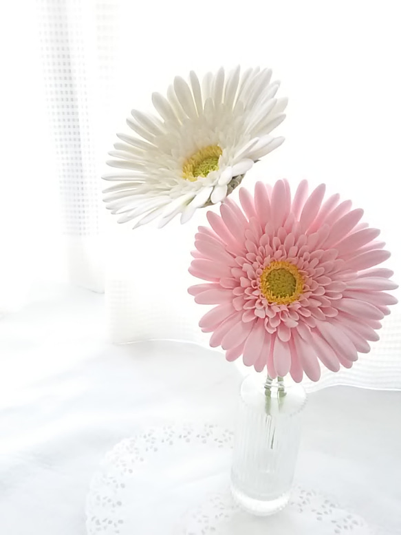 【訂做】❁乳白色和淡粉紅色黏土花非洲菊2件套，室內花，單花花瓶❁ 第4張的照片