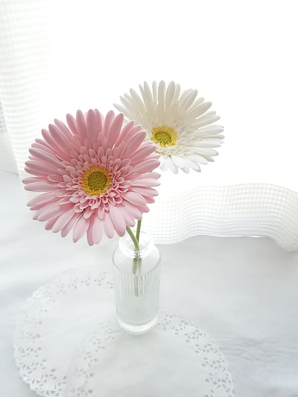 【訂做】❁乳白色和淡粉紅色黏土花非洲菊2件套，室內花，單花花瓶❁ 第3張的照片