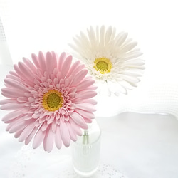 【訂做】❁乳白色和淡粉紅色黏土花非洲菊2件套，室內花，單花花瓶❁ 第2張的照片