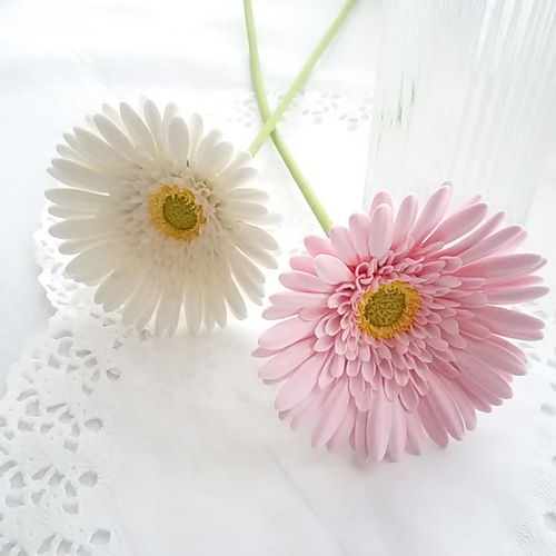 受注制作》❁ミルキーホワイトとベビーピンクのクレイフラワーガーベラ