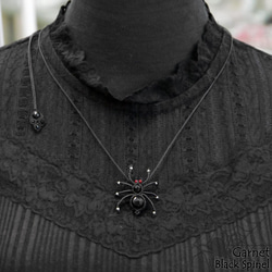 艶やかな黒い宝石『ブラックスピネル』蜘蛛マクラメ編トップネックレス 5枚目の画像