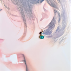 半價促銷【耳環可換/數量有限】霓虹藍亞馬遜石&amp;水光水晶14KGF鉤形耳環 第8張的照片